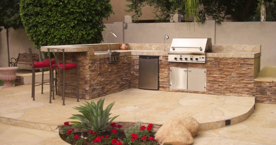 OUTDOOR LIVING AREAS